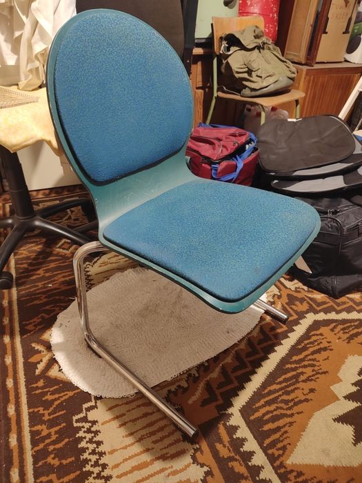 Krzesło zielone stojące