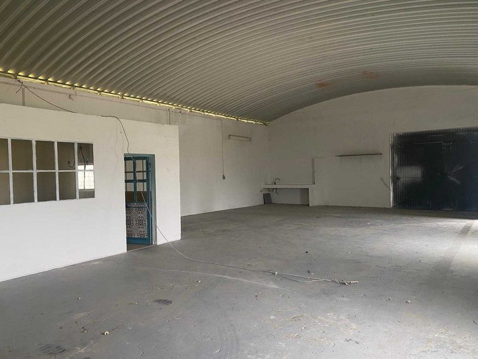 Arrendo Armazém com 350 m2 em Benavente