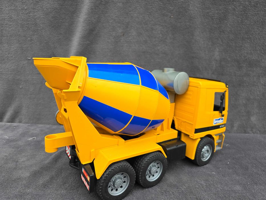 BRUDER Mercedes Betoiarka stara