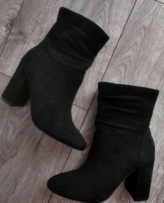Piękne botki na słupku