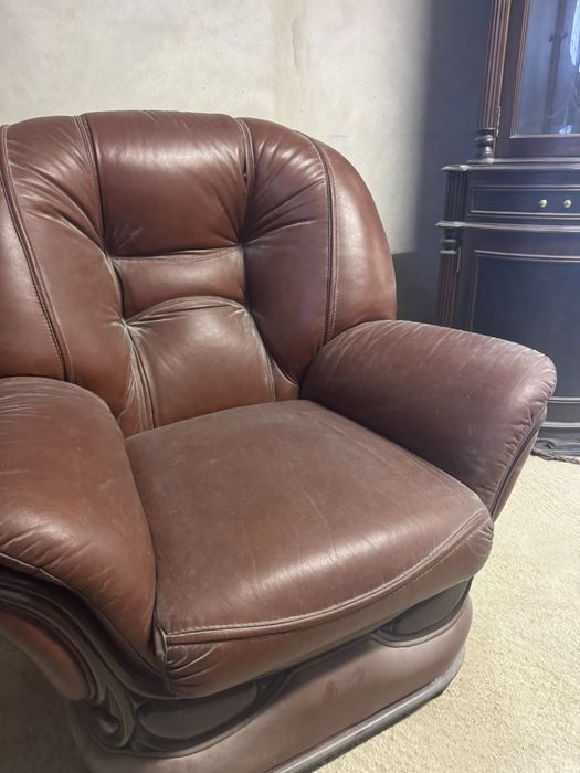 Conjunto três sofas e mesa de centro