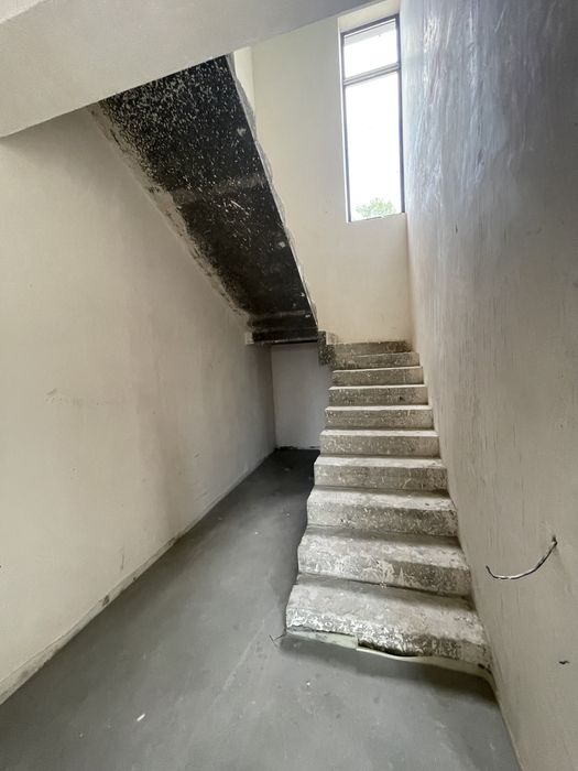 Продам дом с  выходом на Днепр Вишенки. Рядом осокорки золоче