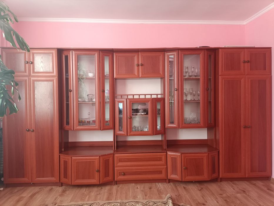 Меблева стінка для вітальні