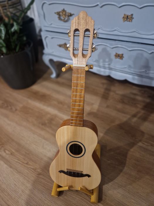 Suporte para cavaquinho,  bandolim,  violino,  guitarra portuguesa etc