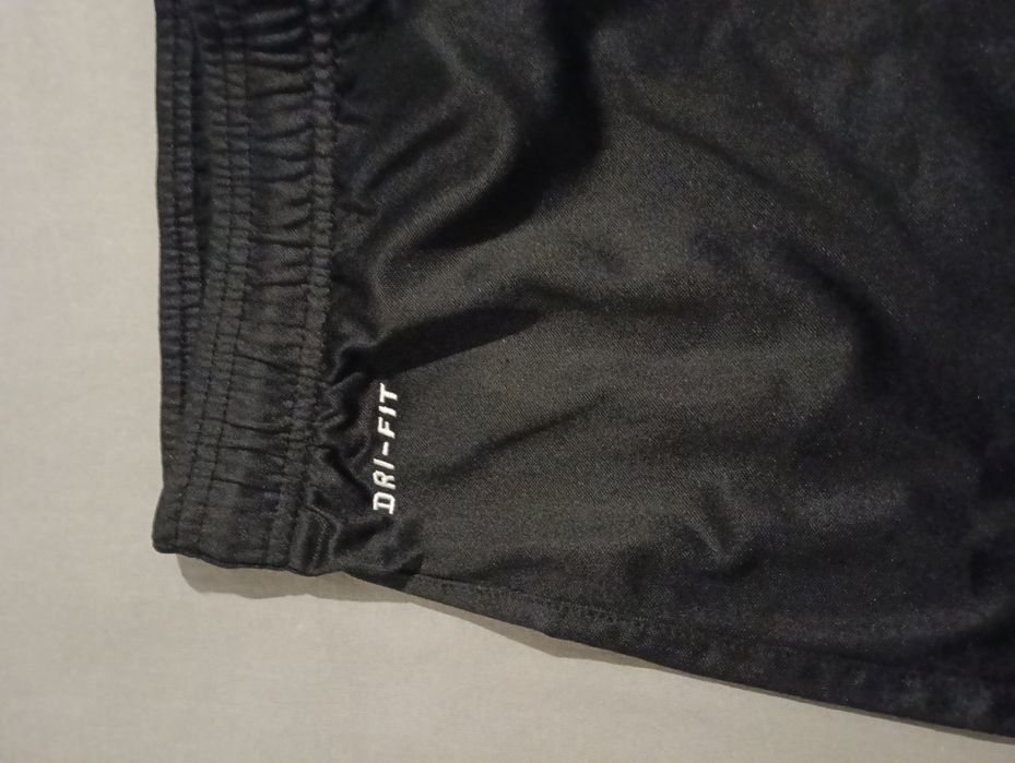 Calções desportivos Nike