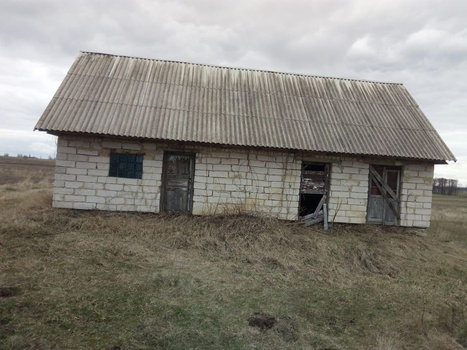 Будинок  біля річки