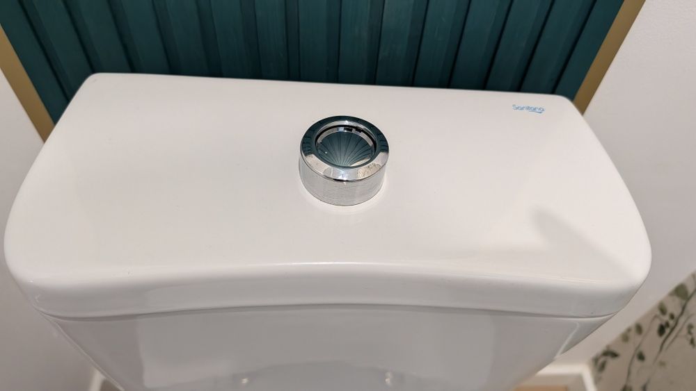 Sanita Sanitana Compacta com Cisterna e Tampo – Excelente Estado