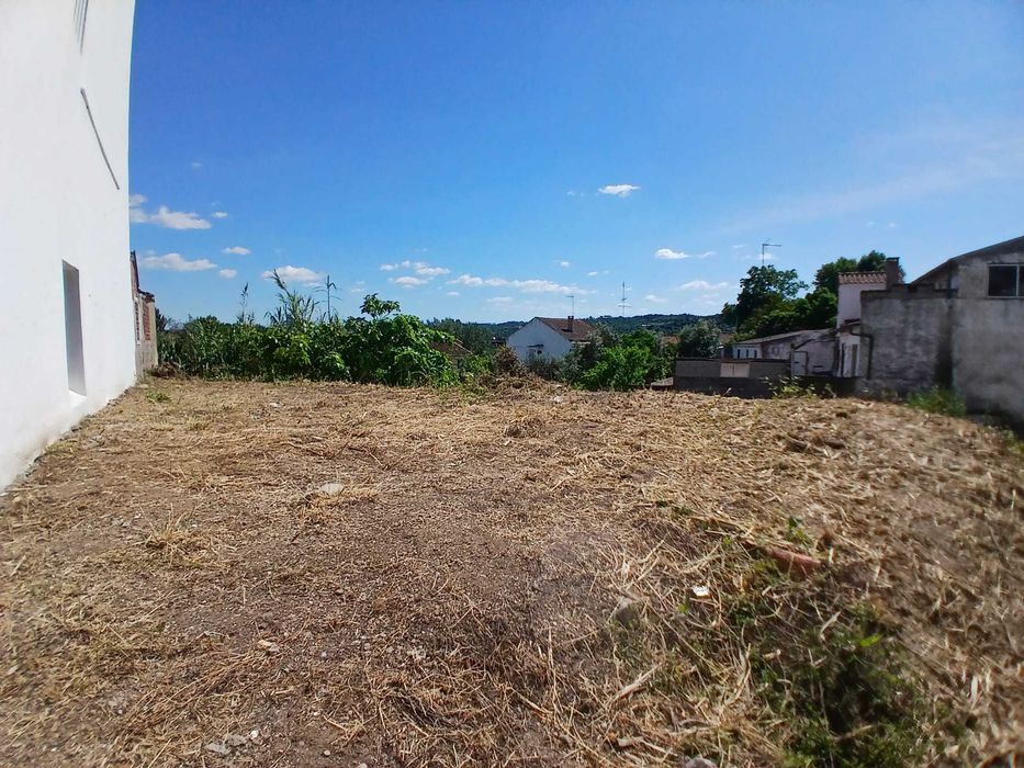 Oportunidade Abrantes 2 Casas (48e55 m2) p/ Recuperar c/ 450m2 Terreno