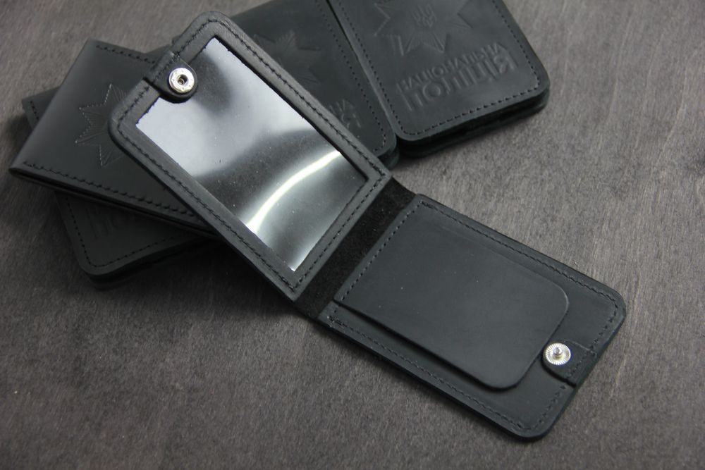 Обкладинка для жетона і посвідчення національної поліції.