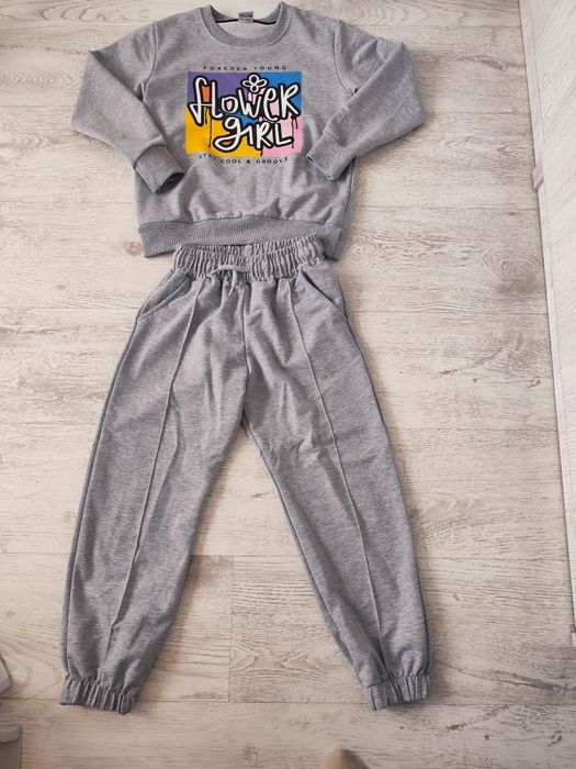 Dres dziewczęcy 122/128