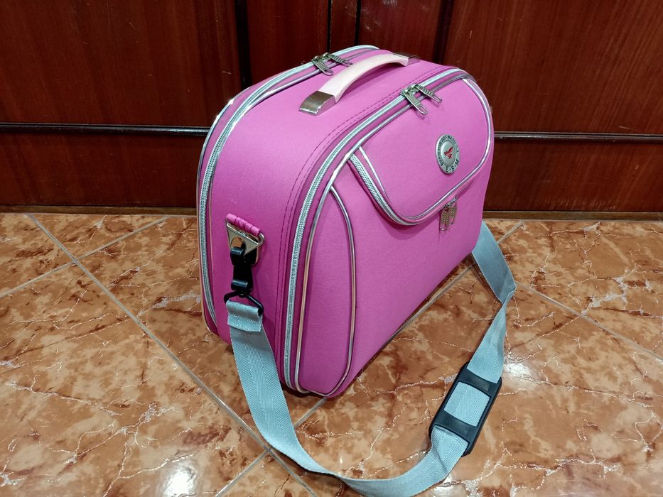 Mala malas neceser tiracolo frasqueira de viagem casa quarto apartamento vivenda carro cozinha escritório gabinete sala.