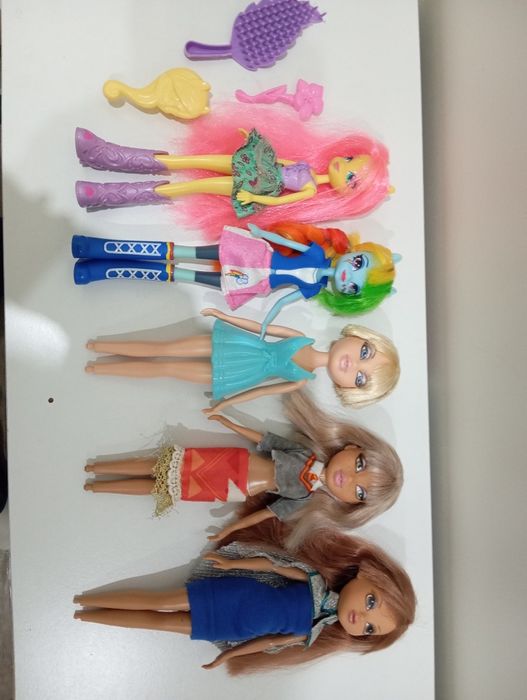 Conjunto 5 bonecas variadas