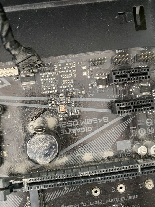 Матерінка GIGABYTE