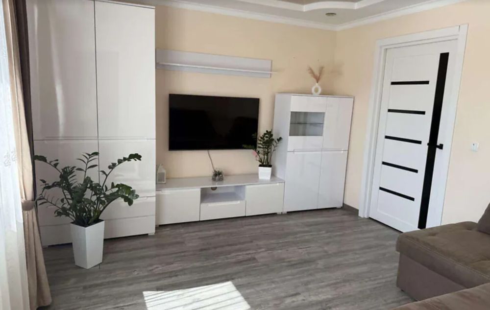 Продаж 2к квартири 50 кв. м на вул. Тролейбусна