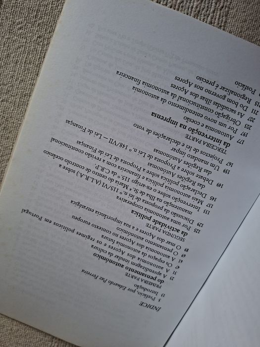 Açores livro de Medeiros Ferreira