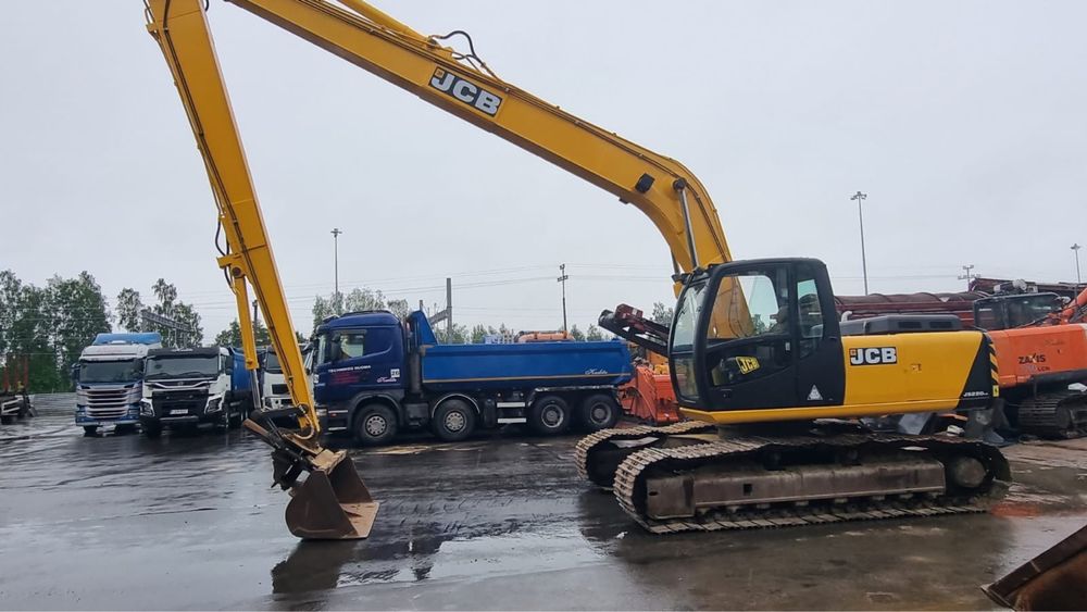 Длиннорукий экскаватор JCB 220 LR