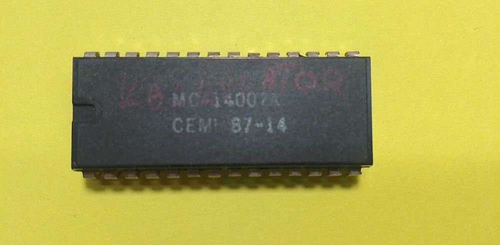 układ scalony MC14007
