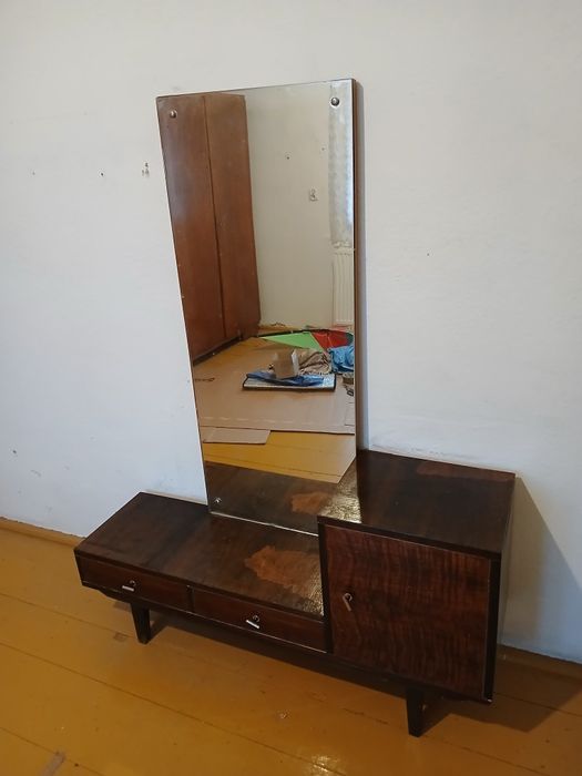 Toaletka z lustrem, szafka z lustrem