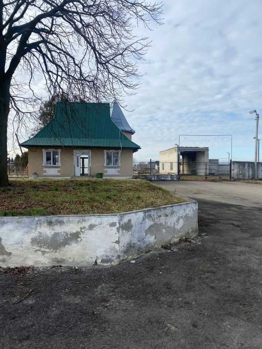 Продаж комерційного приміщення у селі Ременові