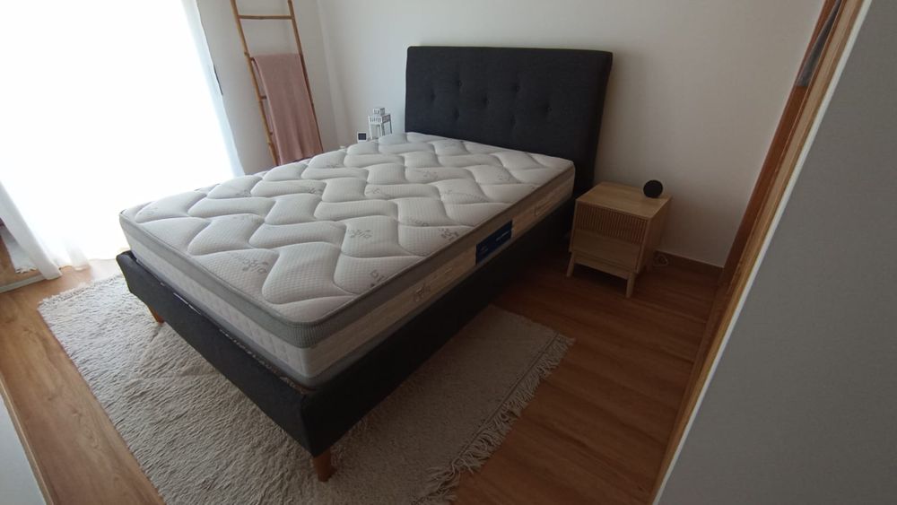 Cama casal estufada IDANÄS com colchão