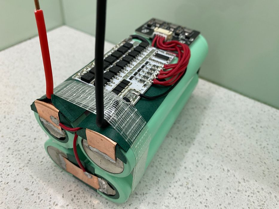 Акумулятор в безперебійник 12v 15Ah LiFePo4 200 Вт. Активний балансир