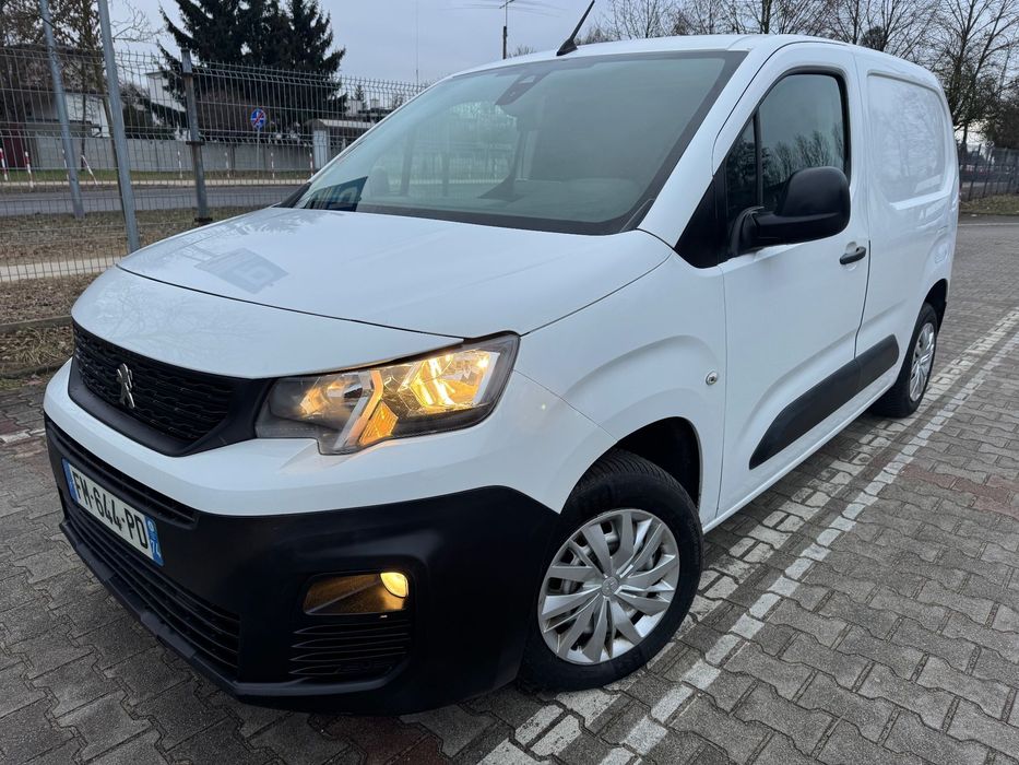 Peugeot PARTNER 3-osobowy KLIMA, NAWIGACJA, KAMERA, TEMPOMAT, ASYSTENT PASA  121tys.km BEZWYPADKOWY BOGATE WYPOSAŻENIE berlingo express doblo combo