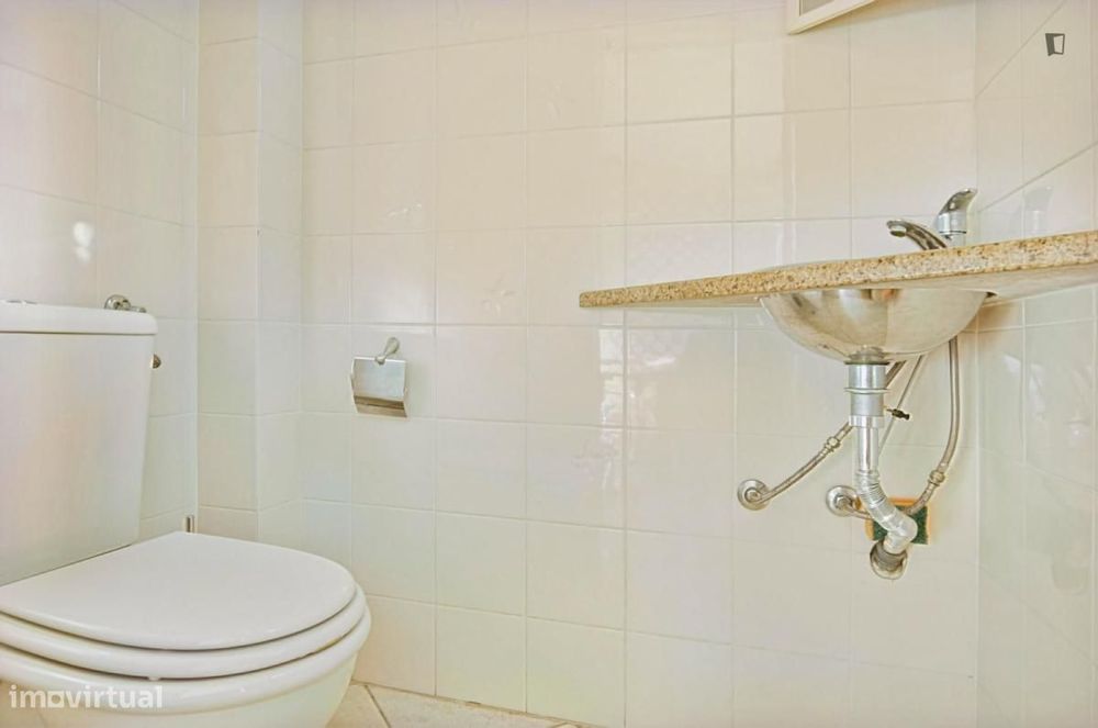 Quarto - localizado em Picoas Lisbon
