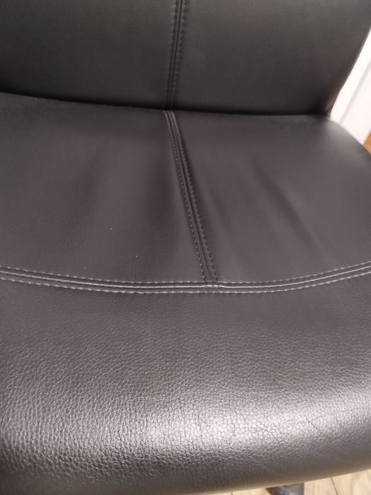 Cadeira giratória IKEA MILLBERGET – Murum preto