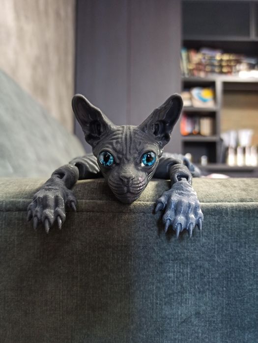Кіт сфінкс повністью рухомий