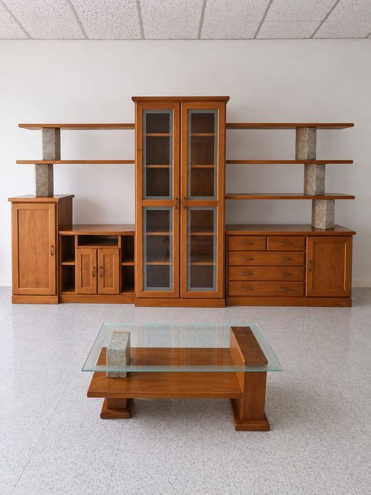 Móvel de sala e mesa de centro