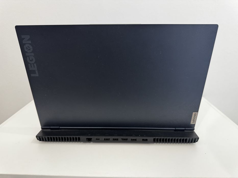 Computador gaming com vários extras