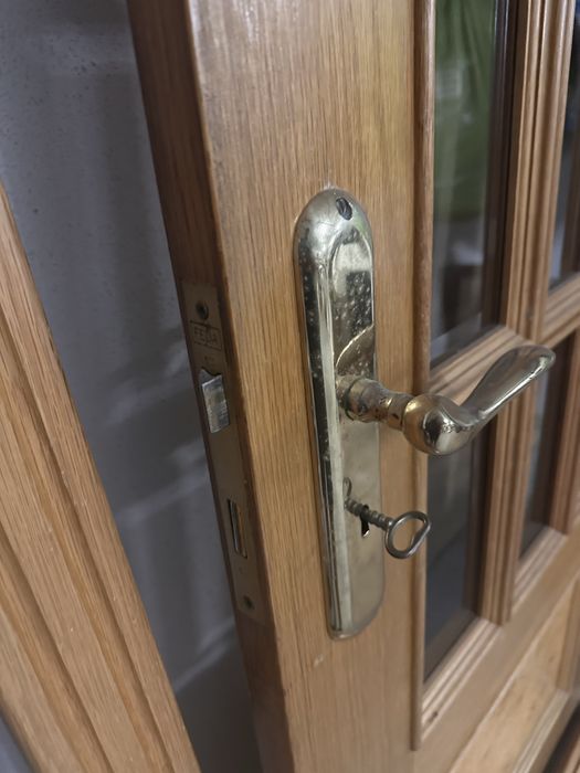 Portade madeira macissa, completa com aduela, vidros biselados