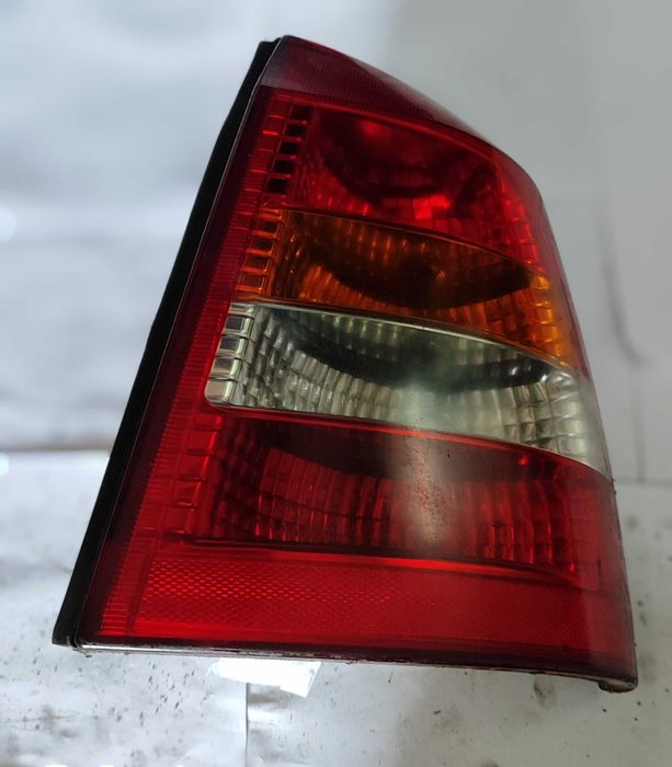 Opel Astra G - Lampa prawy tył