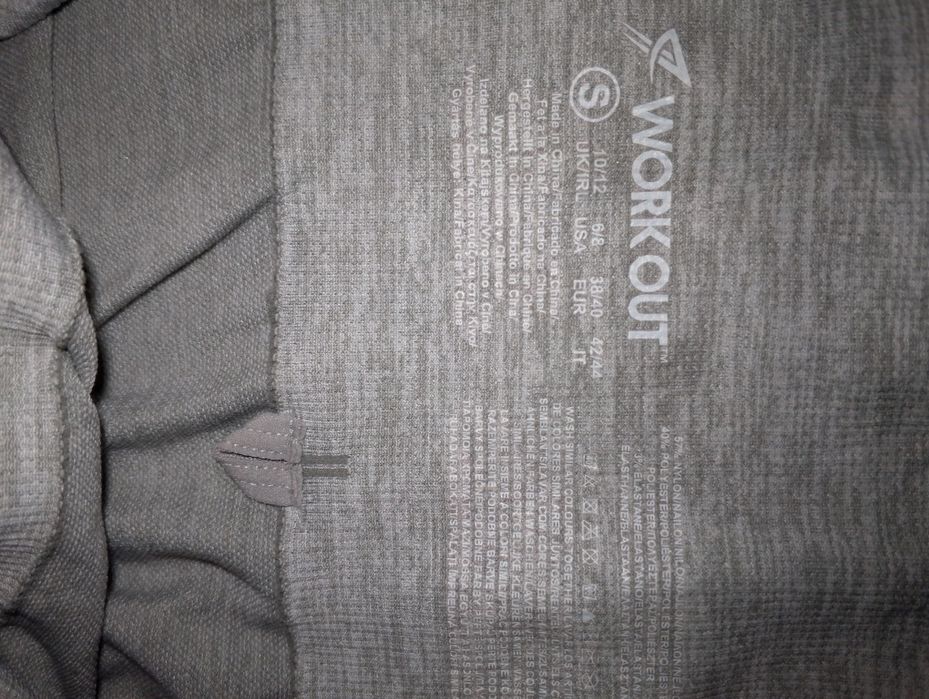 Szare legginsy S
Ładnie prezentują si