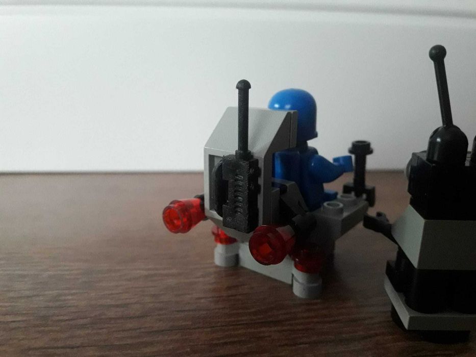 Lego kosmonauta i robot