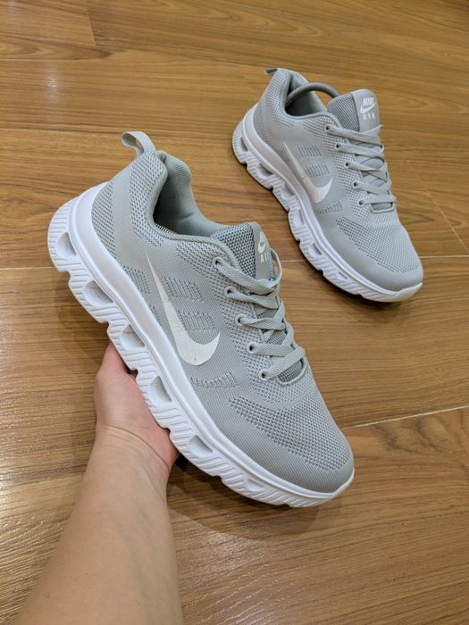 Кросівки Nike чоловічі сірі   44 р легенькі і зручні