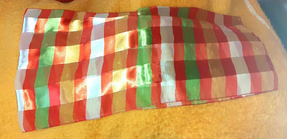 złocisty szal-apaszka