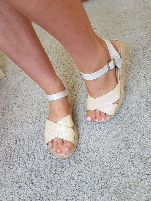 Buty sandały espadryle koturny beżowe kremowe zapinane cekiny 36