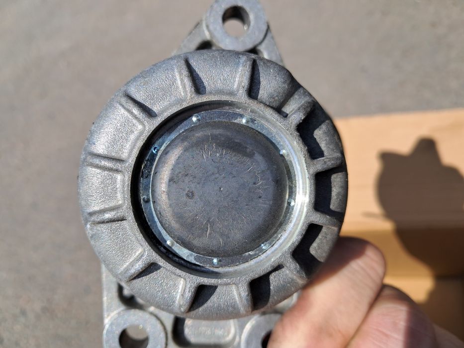 2 ролики з натяжними механізмами + ремінь генератора Пежо 508 2015р.