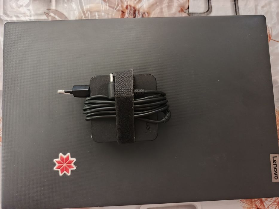 Продам lenovo Idea Pad 3 15 IML05