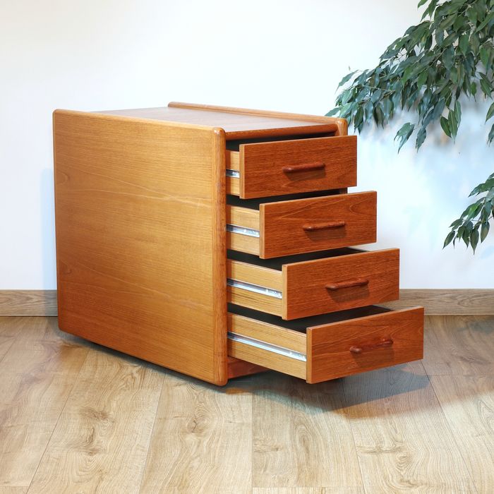 Duńska tekowy szafka cargo na kółkach vintage teak