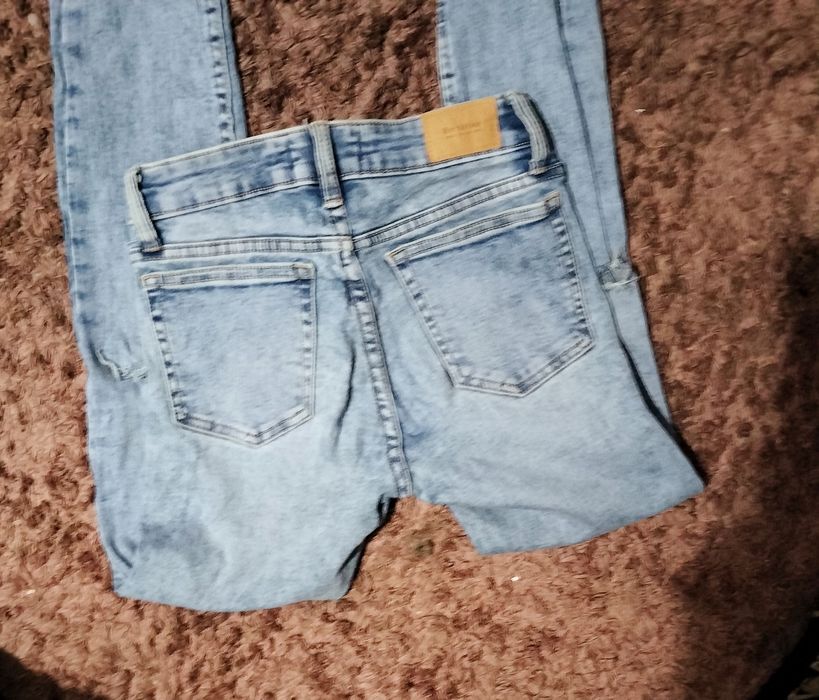 Jeansy damskie Bershka