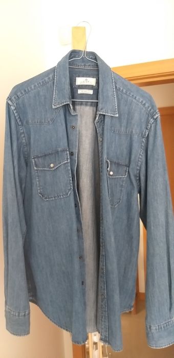 Camisas e calças bege