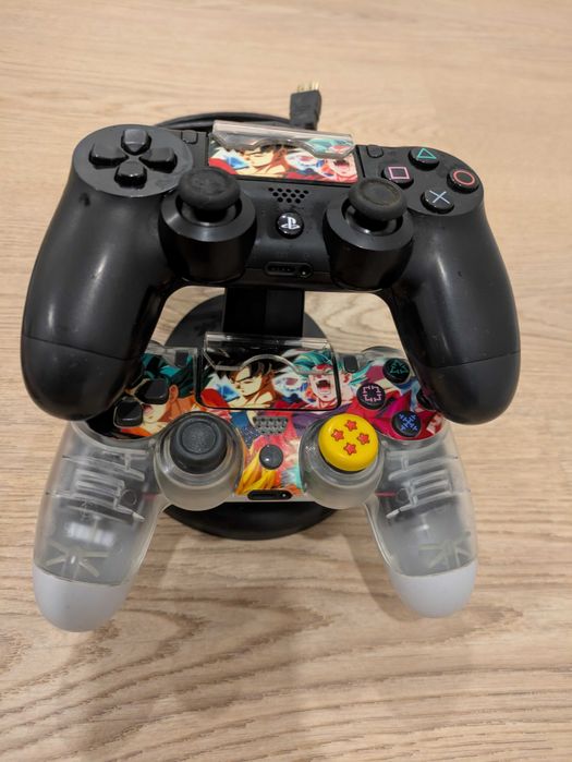 PlayStation 4 + dois comandos + jogos