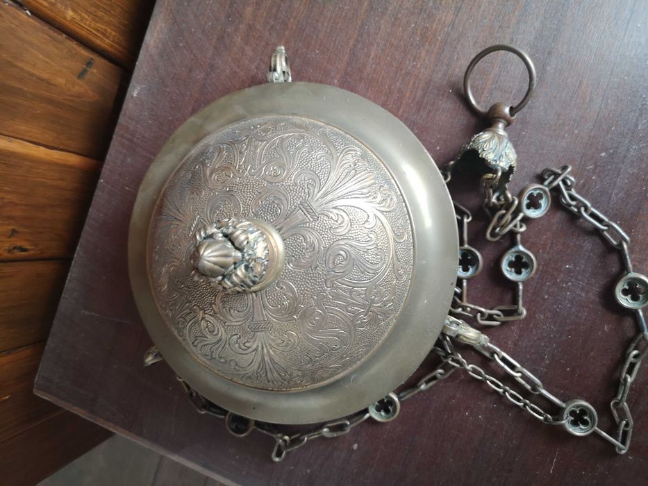 lamparina de igreja em cobre