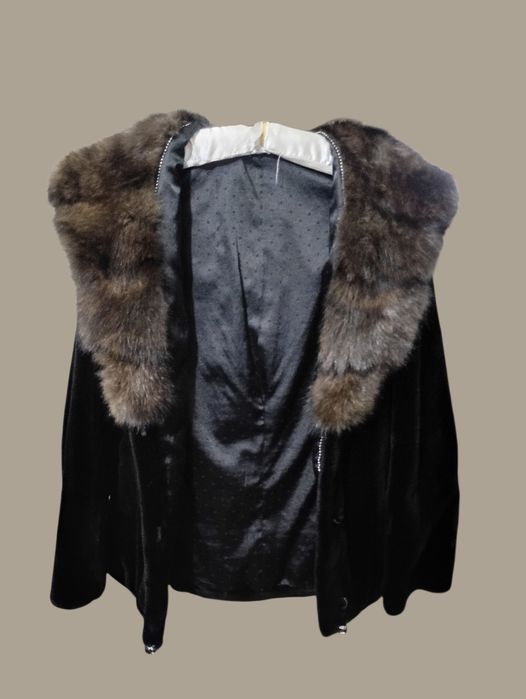 Nafa. в груди 110см. Норковая шуба с капюшоном из соболя. Полушубок