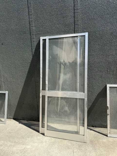 Vendo Janelas de Alumínio