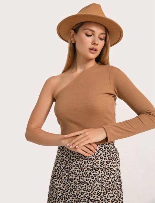 Топ на одне плече