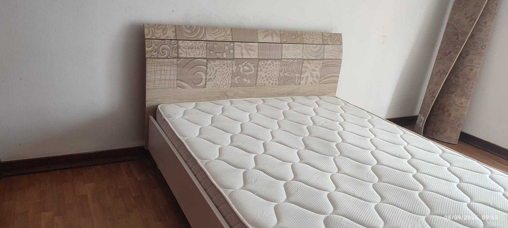 cama 160*200 com colchão e 2 cómodas-Portimão.