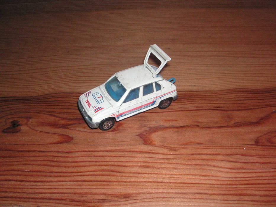 Carros Majorette Excalibur, Lamborghini e Renault 18 Taxi Amarelo
